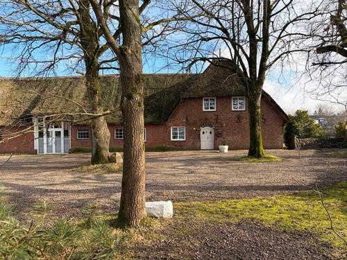 Foto - Reetgedecktes Wohn- und Geschäftshaus im Dorfzentrum