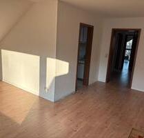 Schöne helle 3- Zimmer Wohnung, neu saniert mit Stellplatz - Niedernhausen