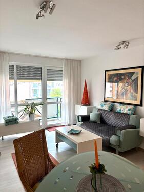 Foto - Renoviert & möbliert – Zentrale 2-Zimmer-Wohnung mit Stellplatz!