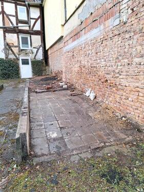 Foto - Renovierungs und Sanierungs bedürftuges Haus zu verkaufen.