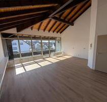 Außergewöhnliche Wohnung mit hohen Decken und großem Balkon - Schmelz