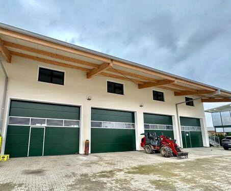 Foto - Moderne & flexible Büroräume – Vielseitige Flächen mit großer Halle für Ihr Unternehmen!