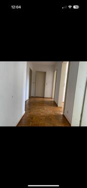 Foto - 4-Zimmer-Wohnung mit Balkon und Garage – Unrenoviert