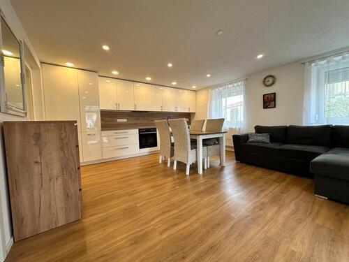 Foto - 1,5 Zimmer Wohnung, kernsaniert m. eigenem Eingangkleiner Garten