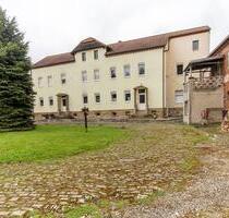 Attraktives Mehrfamilienhaus auf 7848 m² Grundstücksfläche - Hohenmölsen