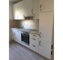 2 Zimmer mit EBK, Balkon, Keller und Parkplatz - Berlin Reinickendorf