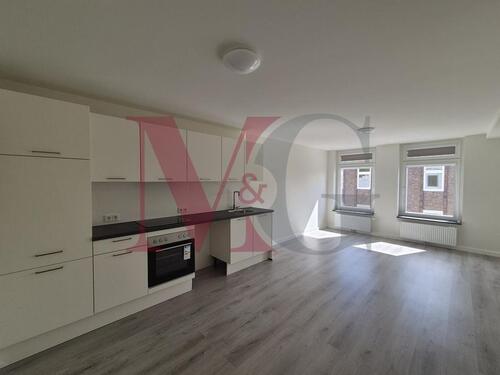 Foto - Moderne Dachgeschosswohnung mit Wanne und Einbauküche