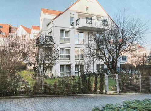 Foto - Luxuriöse neuwertige und möblierte Wohnung mit riesigem Garten