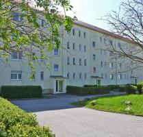 Bequem im Erdgeschoss mit verglastem Balkon! - Limbach-Oberfrohna