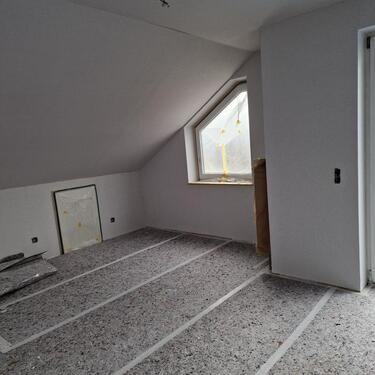 Foto - Wohnung frisch tapeziert und gestrichen
