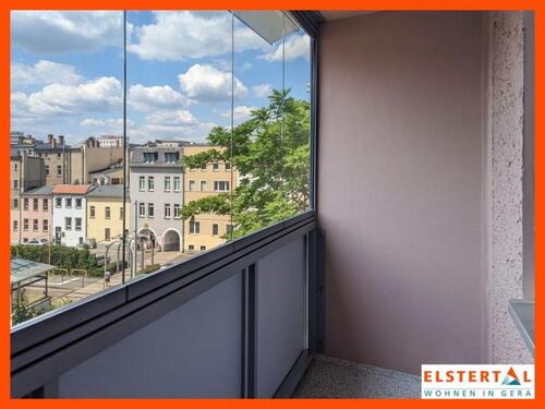 Foto - Den Sommer in der neuen Wohnung genießen Verglaster Balkon Abstellraum!