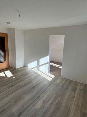 Foto - Schöne und geräumige Wohnung (42 qm - DG) in OelsnitzE. zu verm.