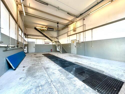 Foto - Werkstatt mit Waschplatz, Montagegrube, Büro, Lager und eingezäunten Außenflächen!