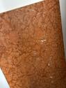 Foto - Rote Marmortischplatte – Naturkunst trifft Design
