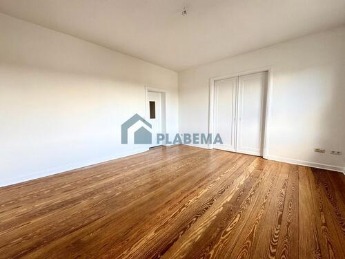 Foto - JETZT ZUM NEUEN PREIS-4-Zimmer-Wohnung in Renovierung, mit Dielenboden, Tageslichtbad & Balkon