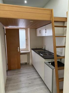 Foto - Geräumiges 1-Zimmer-Apartment mit Hochbett & Küche in Köln-Sülz –