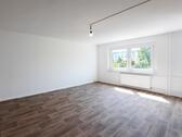 Foto - Ab 15.05.2026***Frisch renovierte 2-Zimmer-Wohnung mit Wannenbad!