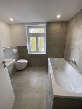 Foto - Riesige 6-Zimmer Wohnung in Helmsted, 2 Etage, Badewanne, Saniert