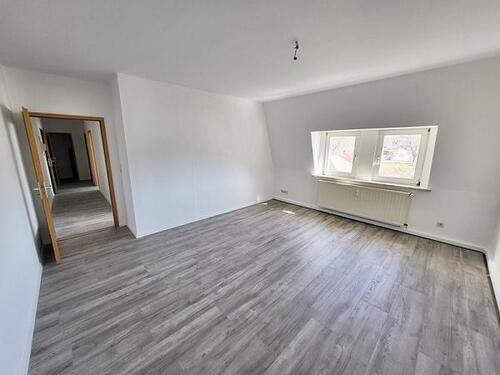 Foto - 2-Raum-Dachgeschoß-Wohnung neu renoviert