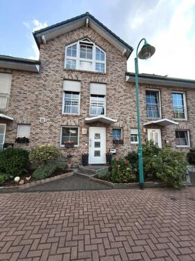 Foto - Provisionsfrei: Modernes RMH mit Pool & Garage von privat