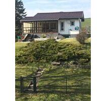 Bungalow in bester Lage - 72.000,00&nbsp;EUR Kaufpreis, ca.&nbsp; 40,00&nbsp;m&sup2; in Drei Gleichen (PLZ: 99869)