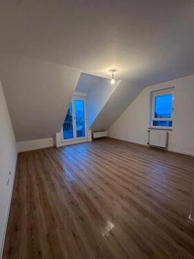 Foto - Frisch sanierte 2-Zimmer-Dachgeschosswohnung zu vermieten