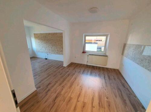 Foto - Frisch saniertes Haus mit 4 Zimmern zu vermieten.