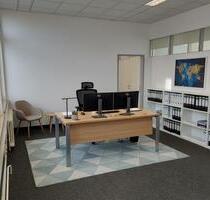 BÜRO MIT TEEKÜCHE UND GETEILTEN RÄUMEN – AB SOFORT ZU MIETEN!* - Teningen