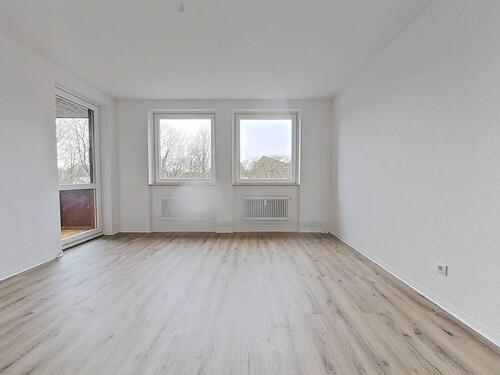 Foto - VOLLSTÄNDIG RENOVIERT: Geräumige 3-Zimmer-Wohnung mit BALKON