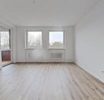 VOLLSTÄNDIG RENOVIERT: Geräumige 3-Zimmer-Wohnung mit BALKON - Rendsburg