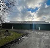 Großzügige Halle zu vermieten - 3.000,00&nbsp;EUR Kaltmiete, ca.&nbsp; 3,00&nbsp;m&sup2; in Lensahn (PLZ: 23738)
