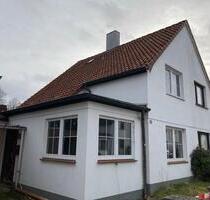 Massive DHH am Stadtpark mit Hof-Ensemble - Hamburg Harburg