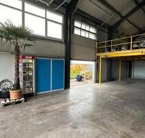 Pkw Auto Sportwagen Platz übern Winter in Beheizter Halle - Donaueschingen
