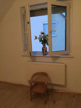 Foto - zwei Zi. frei von möbiliziert Vier Zimmer Wohnung 7Km von Zentrum