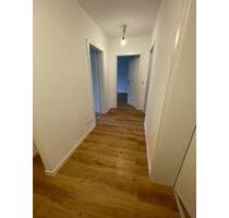 Lichtdurchflutete und sanierte 3 Zi Whg mit Tageslichtbad - Sarstedt