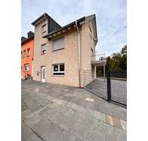 Erstbezug! EG Wohnung mit Terrasse und Stellplatz in Euskirchen.