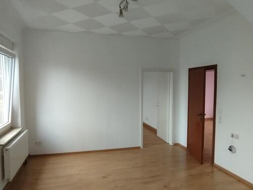 Foto - Charmante 3-Zimmer-Wohnung mit großem Garten zu vermieten