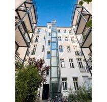 Berliner Altbauperle mit Balkon in Prenzlauer Berg