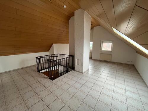 Foto - Helle 4 ZKB-Wohnung auf zwei Ebenen mit Balkon in Püttlingen