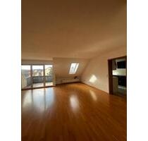 Helle 4-Zimmer-Dachgeschosswohnung mit Balkon & Stellplatz - Ostheim vor der Rhön Ostheim v.d.Rhön