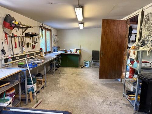 Foto - Garage mit Hobbyraum und Lagerfläche