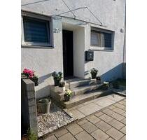 Provisionsfrei! Modernisiertes RMH in Oberasbach