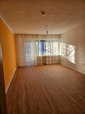 Foto - Frisch renovierte 1,5-Zimmer-Wohnung mit neuer Küche, Balkon