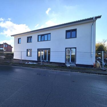 Foto - Zuhause mit Zukunft – Neues Zweifamilienhaus mit zwei traumhaften Mietwohnungen - Erstbezug!