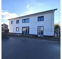 Zuhause mit Zukunft – Neues Zweifamilienhaus mit zwei traumhaften Mietwohnungen - Erstbezug! - Minden