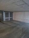 Foto - Garage geschlossen in Tiefgarage mit Regal