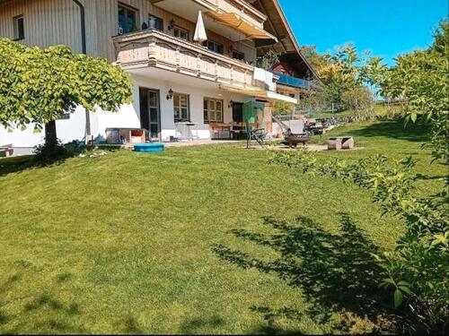 Foto - 4 Zimmer EG Whg mit Doppelgarage, Garten und Kachelofen