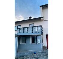 Haus-Hälfte zu Vermieten - 950,00&nbsp;EUR Kaltmiete, ca.&nbsp; 110,00&nbsp;m&sup2; in Prackenbach (PLZ: 94267)