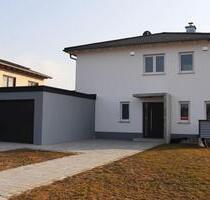 Modernes Einfamilienhaus mit Garage und Garten zu vermieten - Bodenwöhr
