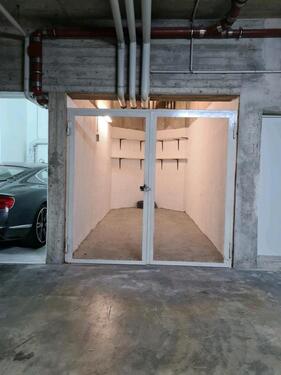 Foto - Abschließbare Garage TG Stellplatz Oberföhring Motorrad Oldtimer